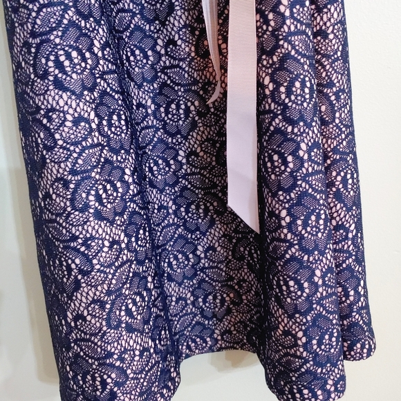 Lace maternity dress - Picture 2 of 2